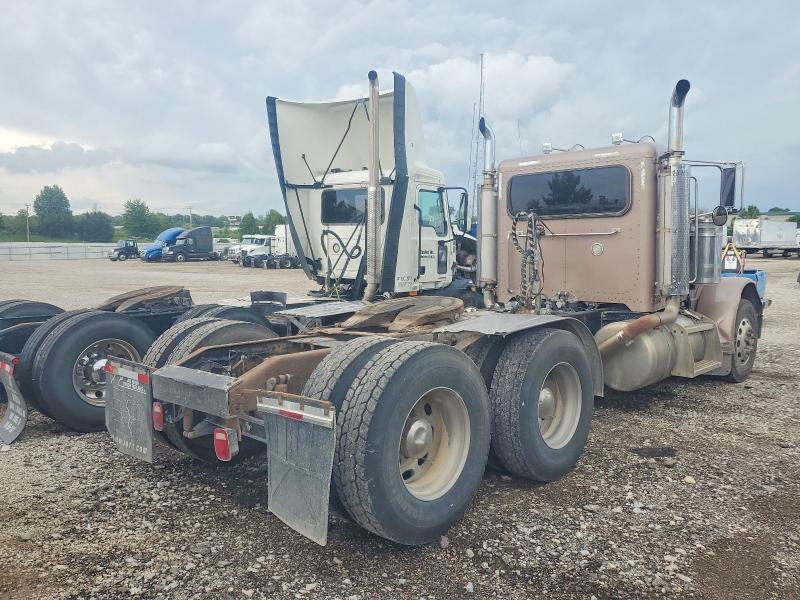 2006 Peterbilt 379 VIN 1XP5DU9X36D893461 COPART salvage auction — INTERIOR BURN, IA - CERT OF TITLE-SALVAGE TITLE, sold $1,400 on 2026-07-10 (photo 4)