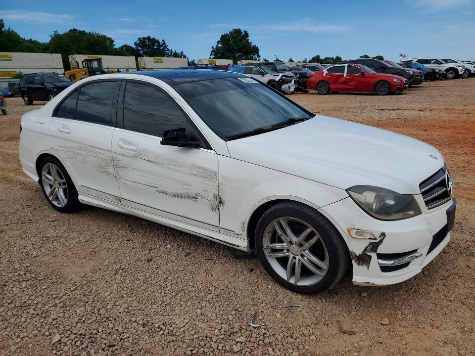 2014 Mercedes-benz C-klasse VIN WDDGF4HB7ER304056 COPART salvage auction — SIDE, Nc - Salvage Certificate Of Title, sold $1,700 on 2026-08-17 (photo 4)