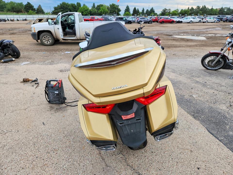 2025 Honda Gl1800c VIN JH2SC7951SK701104 COPART salvage auction — FRONT END, WI - CERT OF TITLE-CLAIM PAID, sold $2,750 on 2026-07-21 (photo 4)