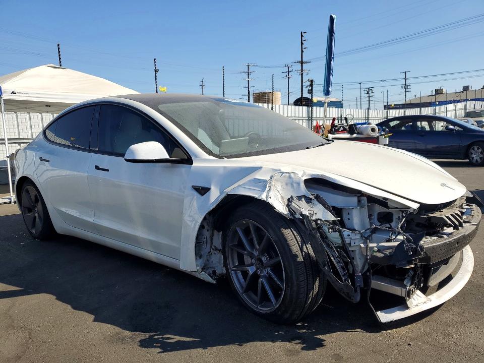 2022 Tesla Model 3 VIN 5YJ3E1EA8NF352113 COPART salvage auction — FRONT END, CA - SALVAGE CERTIFICATE, sold $325 on 2026-08-03 (photo 4)