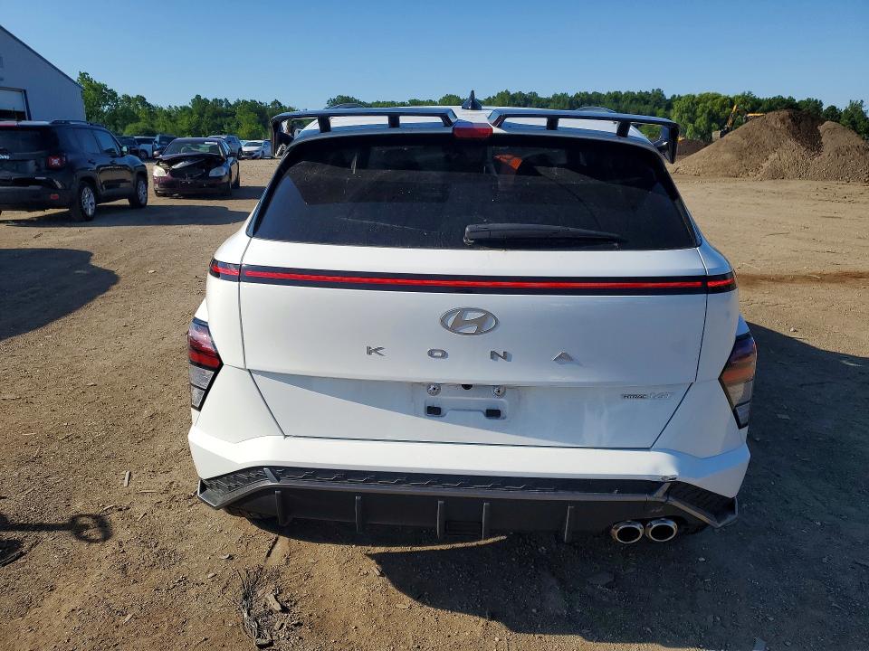 2025 Hyundai Kona VIN KM8HBCA35SU200404 COPART salvage auction — SIDE, Salvage Title, sold $8,000 on 2026-07-20 (photo 6)