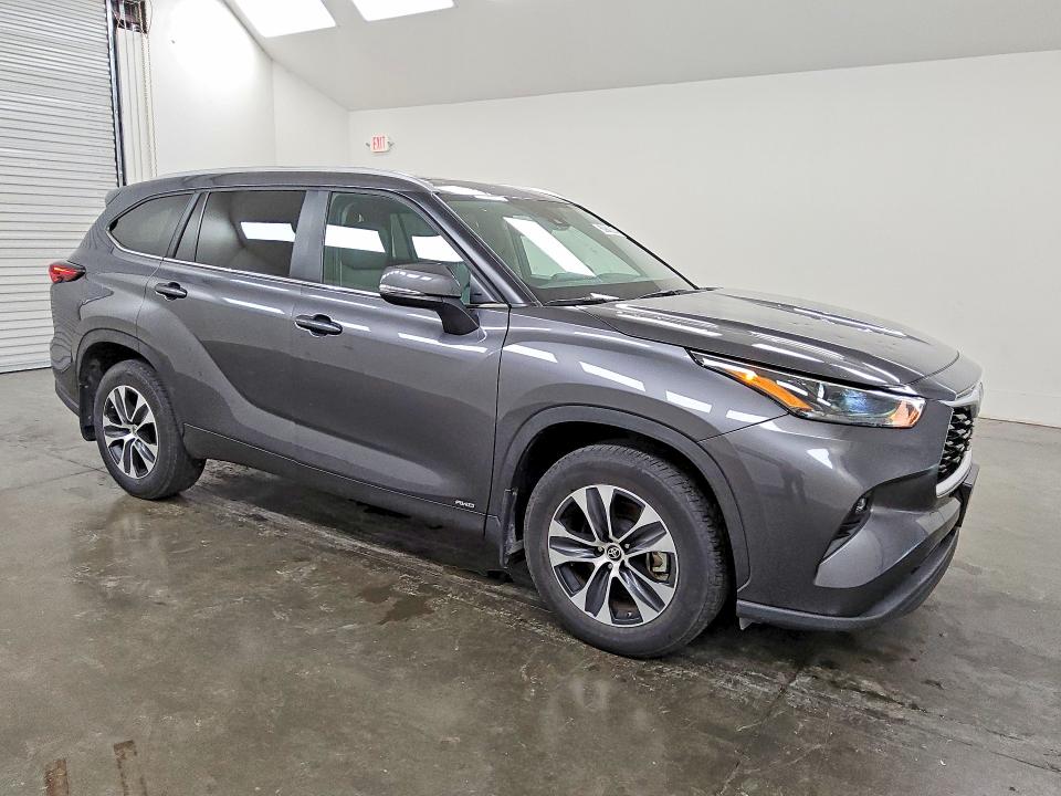 2025 Toyota Highlander hybrid VIN 5TDKBRCH5SS672189 COPART salvage auction — HAIL, TX - CERTIFICATE OF TITLE, sold $27,750 on 2026-07-16 (photo 4)