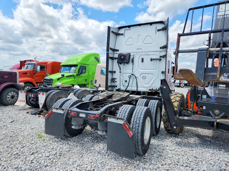 2021 Freightliner Cascadia 126 VIN 3AKJHHDR2MSMD6642 COPART salvage auction — WATER/FLOOD, KS - CERT OF TITLE-SALVAGE, sold $15,100 on 2026-07-23 (photo 4)