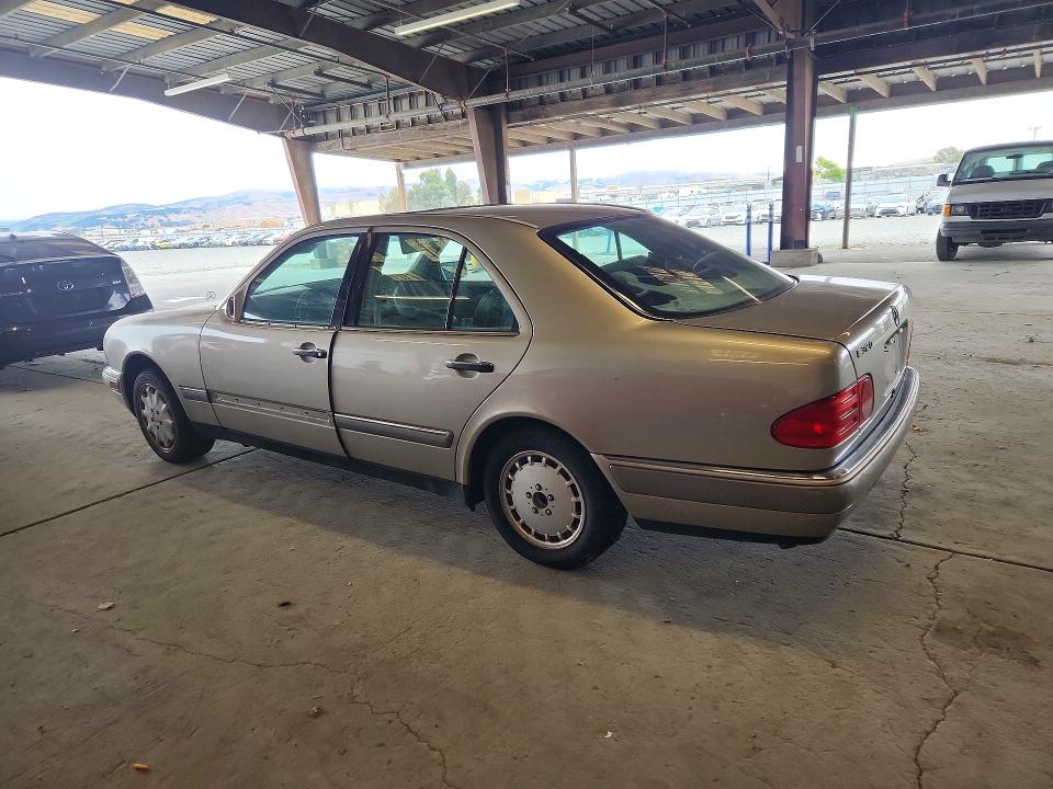 1999 Mercedes-benz E-class VIN WDBJF65H3XA925766 COPART salvage auction — MINOR DENT/SCRATCHES, Ca - Dis/Dlr/Exp App For Dup Clean, sold $275 on 2026-07-13 (photo 2)