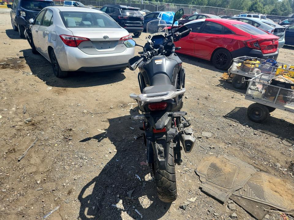 2024 Honda VIN JH2RD1619RK102259 COPART salvage auction — VANDALISM, AZ - CERT OF TITLE - SALVAGE, sold $2,850 on 2026-07-23 (photo 4)