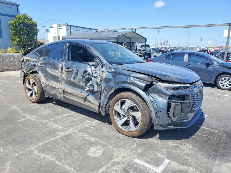 2025 Audi VIN WA1E4BGF2SA076262 COPART salvage auction — SIDE, Salvage Title, sold $0 on 2026-09-10 (photo 4)
