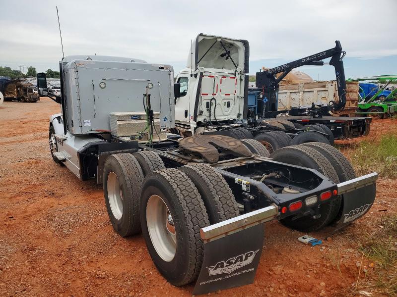 2018 Peterbilt 579 VIN 1NPBDH9X2JD493968 COPART salvage auction — MINOR DENT/SCRATCHES, OK - CERTIFICATE OF TITLE, sold $4,600 on 2026-07-09 (photo 3)