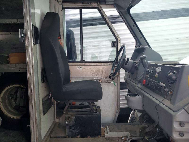 2013 Isuzu Npr hd VIN JALB4T170D7W01673 COPART salvage auction — MINOR DENT/SCRATCHES, Mi - Dealer Only Clean Title, sold $250 on 2026-07-23 (photo 7)