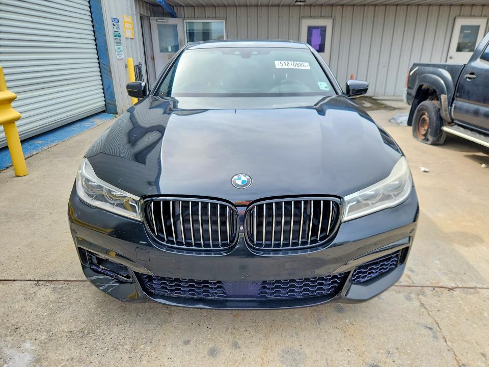 2017 BMW 7er VIN WBA7F0C5XHGM21065 COPART salvage auction — MINOR DENT/SCRATCHES, La - Cert Of Title-Salvage, sold $5,000 on 2026-08-12 (photo 5)