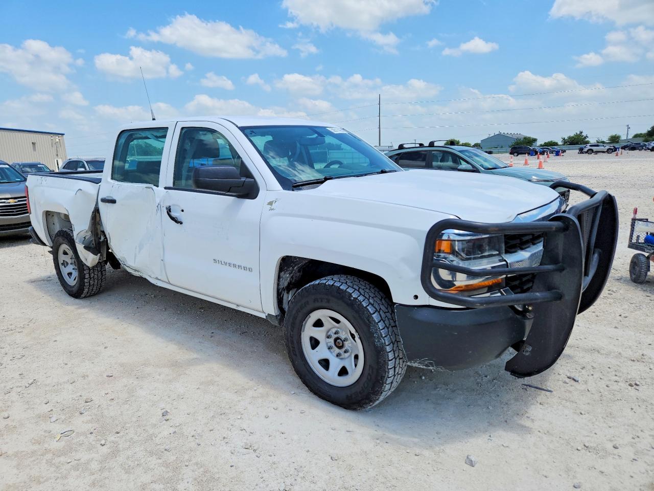 2018 Chevrolet Silverado VIN 3GCUKNEC3JG152864 COPART salvage auction — Side, Tx - Us Government Cert To Obtain T (P), sold $5,800 on 2026-07-09 (photo 4)