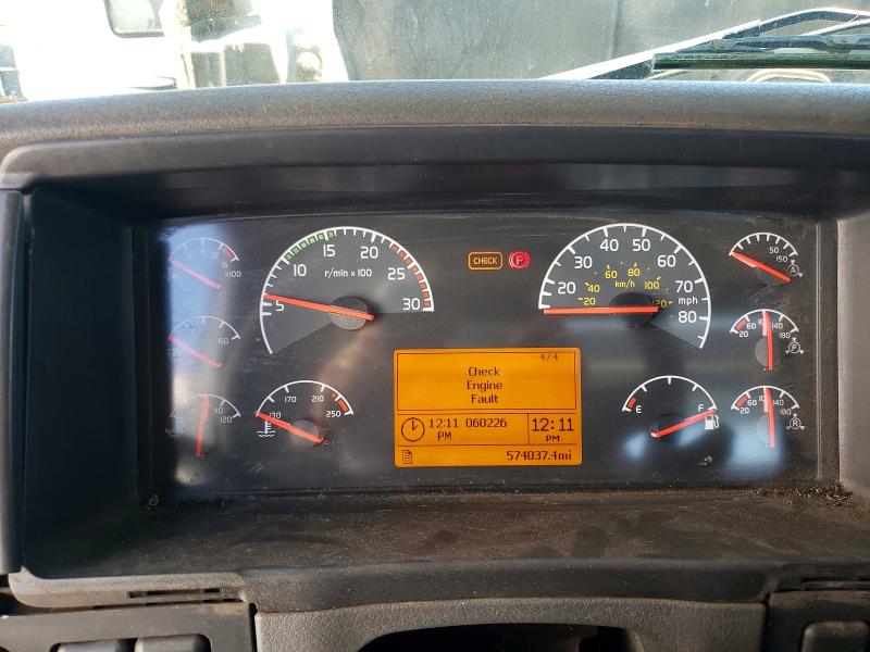 2006 Volvo VIN 4V5M99GHX6N425468 COPART salvage auction — MINOR DENT/SCRATCHES, FL - CERTIFICATE OF DESTRUCTION, sold $1,150 on 2026-07-10 (photo 8)