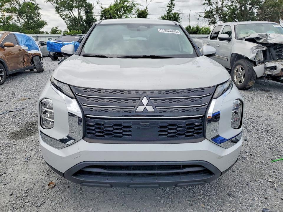 2024 Mitsubishi VIN JA4J3UA80RZ014300 COPART salvage auction — MINOR DENT/SCRATCHES, Fl - Certificate Of Title (P), sold $14,900 on 2026-07-27 (photo 5)