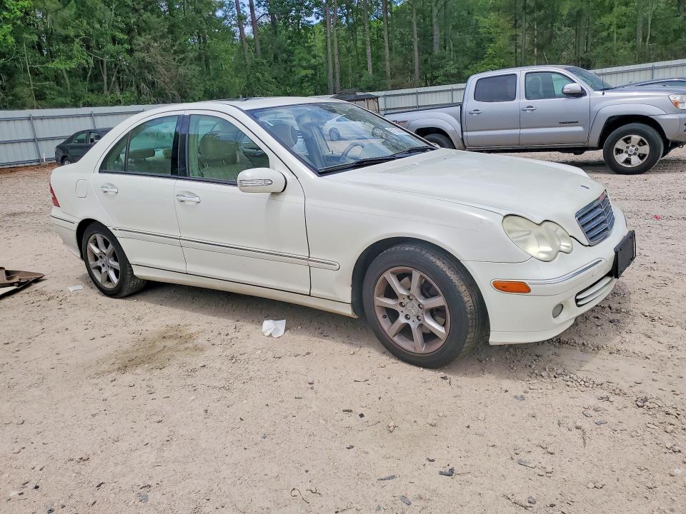2007 Mercedes-benz C-klasse VIN WDBRF92H57F914781 COPART salvage auction — SIDE, Nc - Salvage Certificate Of Title, sold $350 on 2026-07-31 (photo 4)