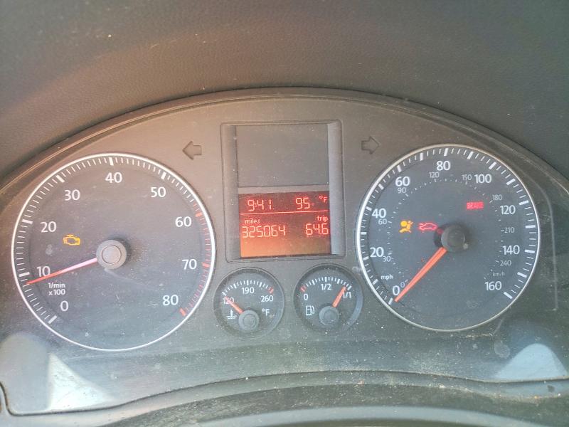 2007 Volkswagen Rabbit VIN WVWAS71K67W043739 COPART salvage auction — MINOR DENT/SCRATCHES, Ca - Dis/Dlr/Exp Only Clean Title, sold $100 on 2026-08-13 (photo 9)