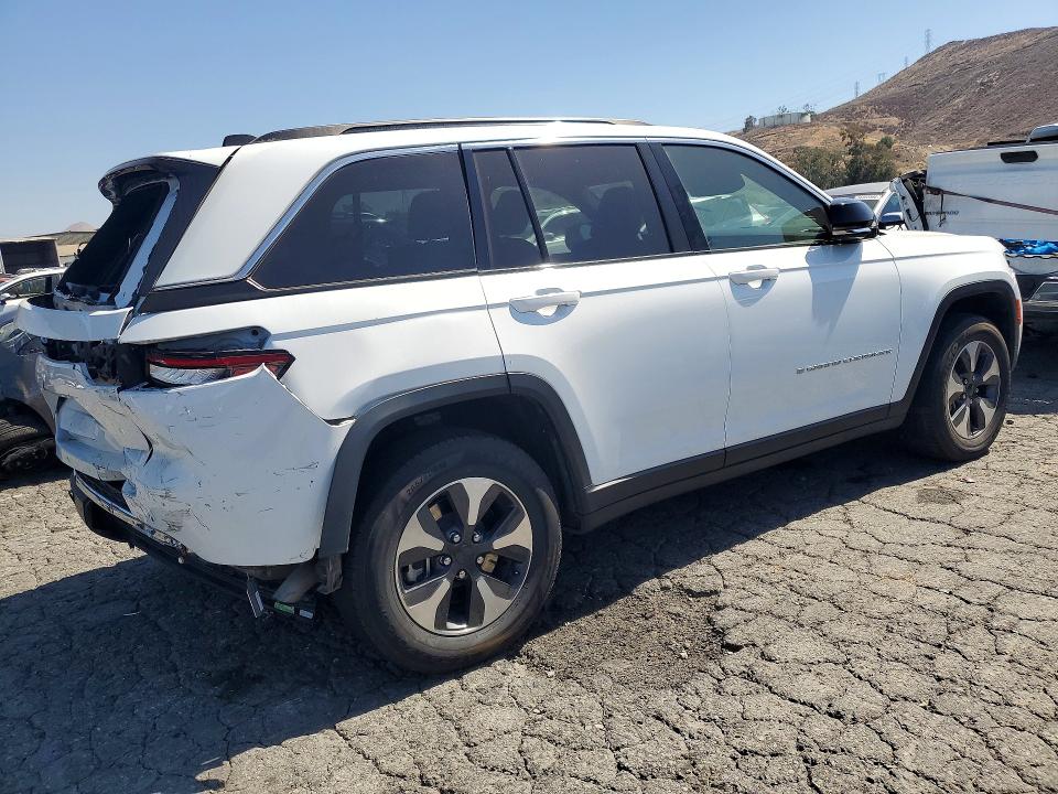 2024 Jeep Cherokee VIN 1C4RJYB61R8516631 COPART salvage auction — REAR END, Salvage Title, sold $16,700 on 2026-07-30 (photo 3)