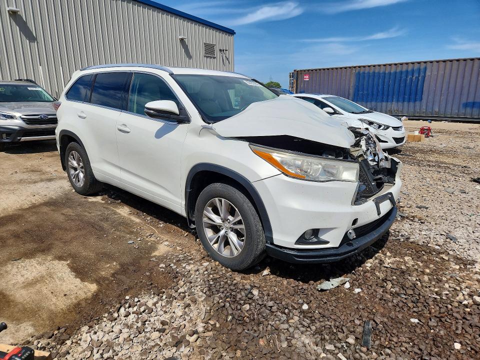 2014 Toyota Highlander VIN 5TDJKRFH6ES060823 COPART salvage auction — FRONT END, Salvage Title, sold $5,500 on 2026-07-27 (photo 4)
