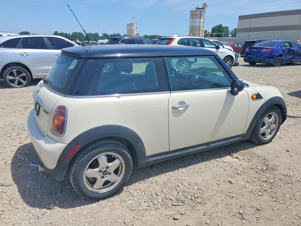 2009 Mini Cooper VIN WMWMF33549TW74251 COPART salvage auction — MINOR DENT/SCRATCHES, Mo - Dealer Only Clean Title (P), sold $525 on 2026-07-07 (photo 3)