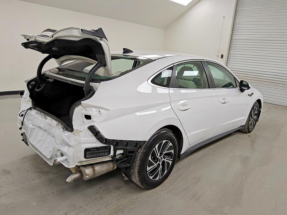 2026 Hyundai Sonata VIN KMHL24JJ2TA142883 COPART salvage auction — REAR END, Nc - Certificate Of Title, sold $12,400 on 2026-07-30 (photo 3)