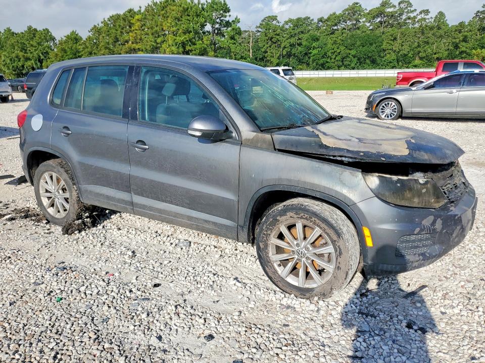 2017 Volkswagen Tiguan VIN WVGAV7AX6HK047247 COPART salvage auction — ENGINE BURN, Tx - Nonrepairable Title, sold $150 on 2026-07-14 (photo 4)