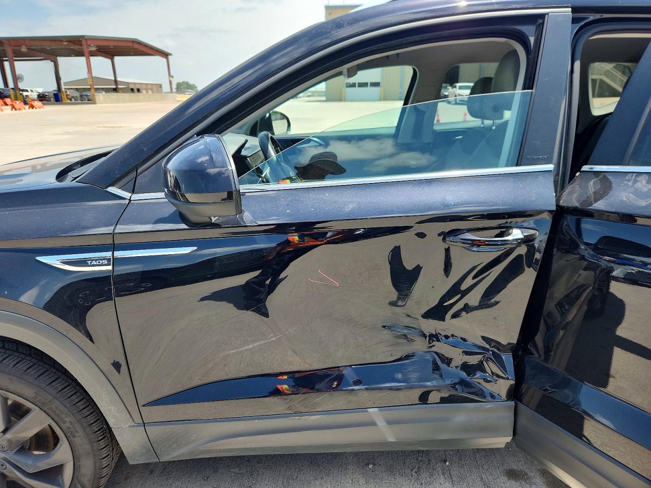 2022 Volkswagen Taos VIN 3VVSX7B2XNM035937 COPART salvage auction — Side, TX - SALVAGE VEHICLE TITLE, sold $5,700 on 2026-07-09 (photo 7)