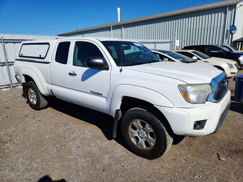 2015 Toyota Tacoma VIN 5TFUU4EN4FX112429 COPART salvage auction — REAR END, ON - PERMIT NO BRAND - FIT, sold $4,600 on 2026-07-21 (photo 4)