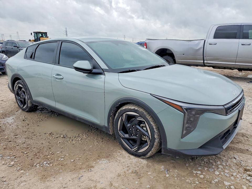 2025 Kia K4 VIN 3KPFU4DE2SE015377 COPART salvage auction — WATER/FLOOD, Tx - Salvage Title-Flood Damage, sold $8,100 on 2026-07-02 (photo 4)