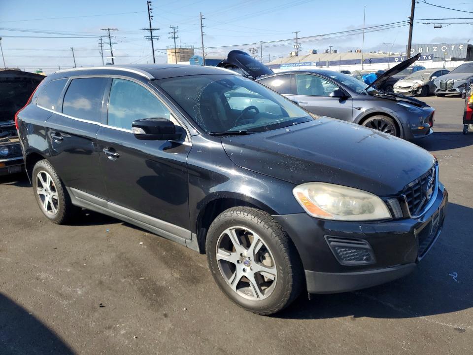 2013 Volvo VIN YV4902DZ2D2449599 COPART salvage auction — MINOR DENT/SCRATCHES, Ca - Dis/Dlr/Exp Only Clean Title, sold $700 on 2026-07-29 (photo 4)