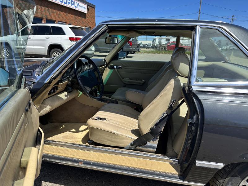 1988 Mercedes-benz 560 VIN WDBBA48D1JA082318 COPART salvage auction — NORMAL WEAR, ON - PERMIT NO BRAND - FIT (P), sold $5,300 on 2026-07-08 (photo 5)