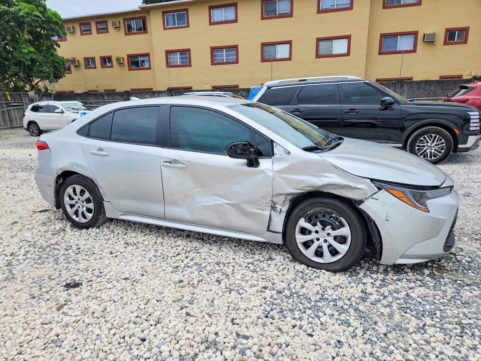 2025 Toyota Corolla VIN 5YFB4MDE0SP290243 COPART salvage auction — FRONT END, Fl - Certificate Of Destruction, sold $5,700 on 2026-07-31 (photo 4)