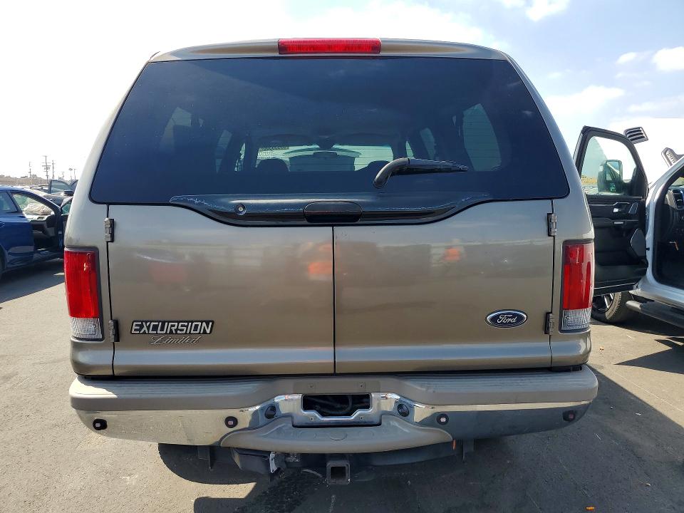 2002 Ford Excursion VIN 1FMSU43F02EA77747 COPART salvage auction — MINOR DENT/SCRATCHES, Ca - Dis/Dlr/Exp Only Clean Title, sold $18,100 on 2026-07-06 (photo 6)
