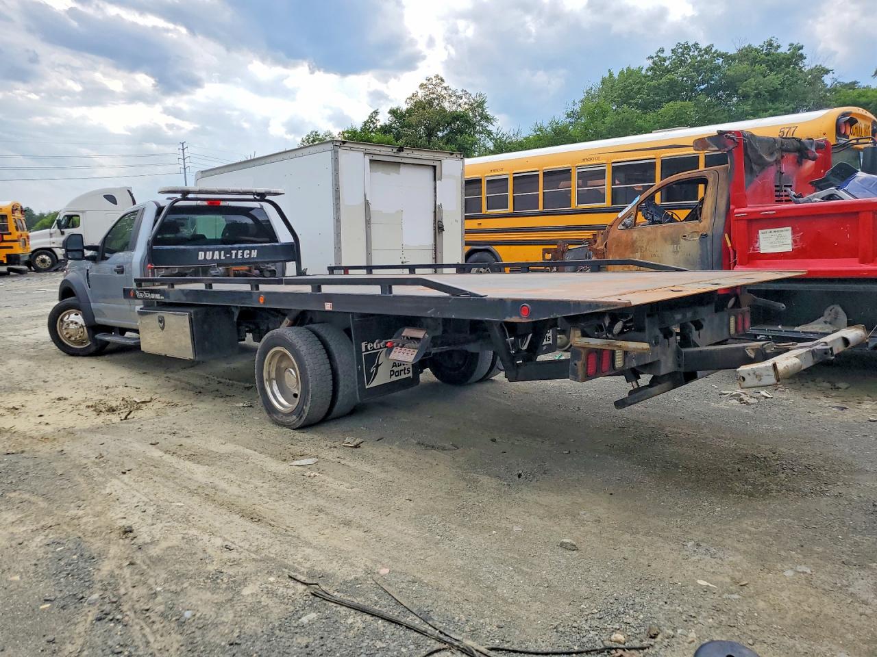 2022 Ford F-550 Super Duty VIN 1FDUF5GN4NDA13103 COPART salvage auction — Side, MD - CERT OF SALVAGE > 75% DAMAGE, sold $16,700 on 2026-08-07 (photo 2)