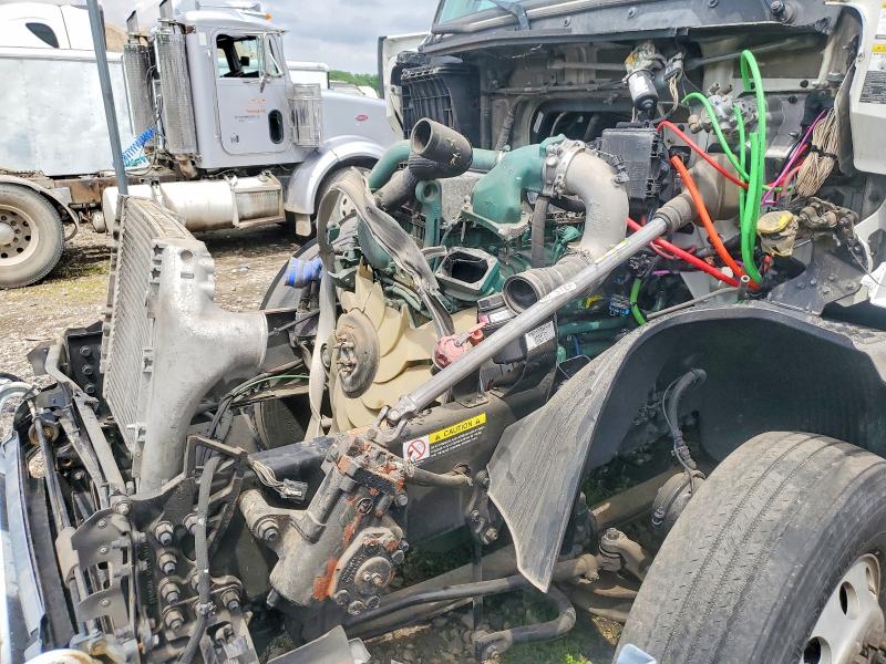 2024 Volvo Vnl VIN 4V4NC9EJ9RN635077 COPART salvage auction — MECHANICAL, IA - CERT OF TITLE-SALVAGE TITLE, sold $15,500 on 2026-07-23 (photo 7)
