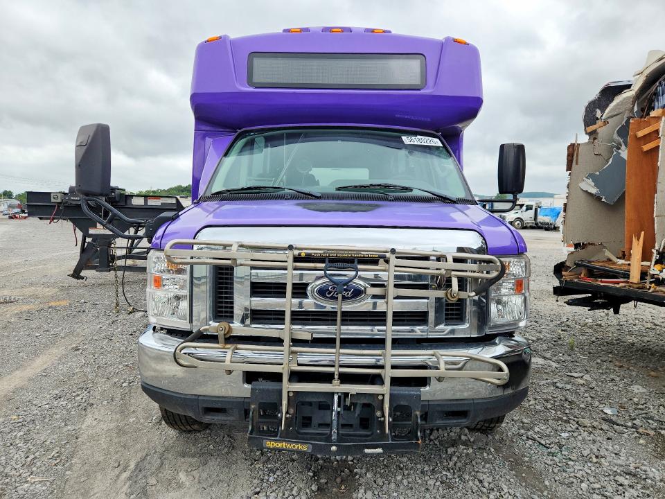 2019 Ford Econoline VIN 1FDFE4FS5KDC61188 COPART salvage auction — MINOR DENT/SCRATCHES, Tn - Certificate Of Title, sold $3,650 on 2026-08-17 (photo 5)