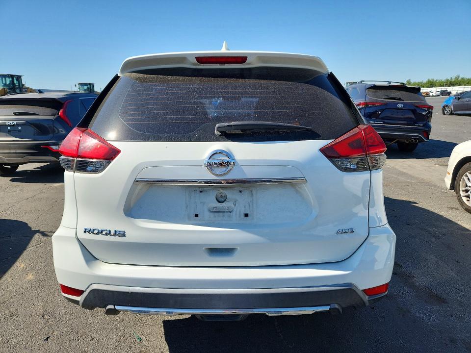 2017 Nissan VIN KNMAT2MV4HP523733 COPART salvage auction — MINOR DENT/SCRATCHES, Ca - Dis/Dlr/Exp Only Clean Title, sold $900 on 2026-07-30 (photo 6)