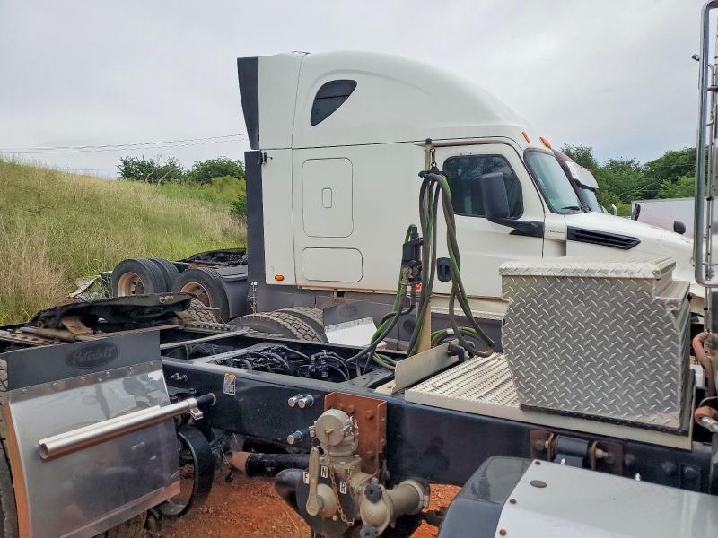 2018 Peterbilt 579 VIN 1NPBDH9X2JD493968 COPART salvage auction — MINOR DENT/SCRATCHES, OK - CERTIFICATE OF TITLE, sold $4,600 on 2026-07-09 (photo 6)