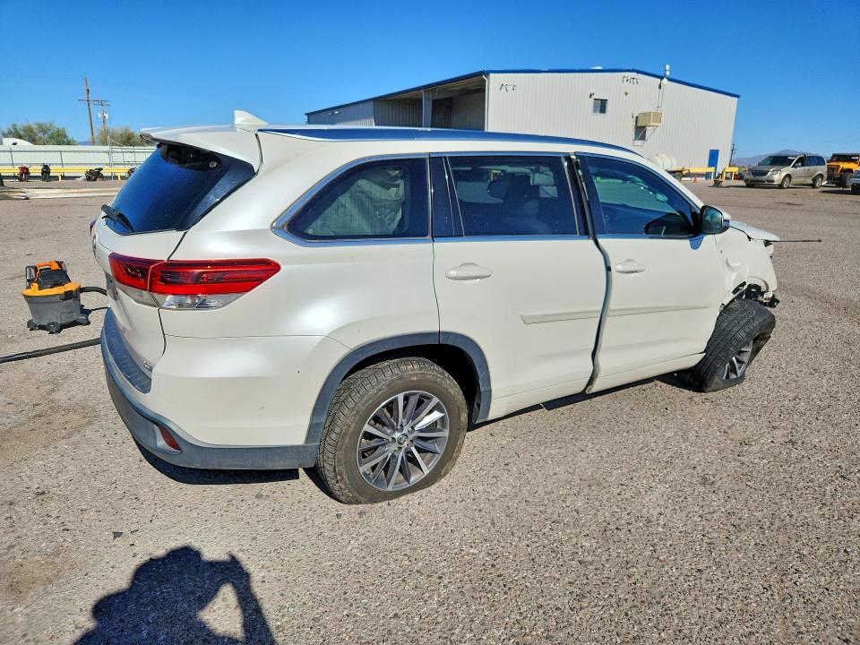 2017 Toyota Highlander VIN 5TDKZRFH2HS517941 COPART salvage auction — FRONT END, AZ - CERT OF TITLE - SALVAGE, sold $175 on 2026-07-24 (photo 3)