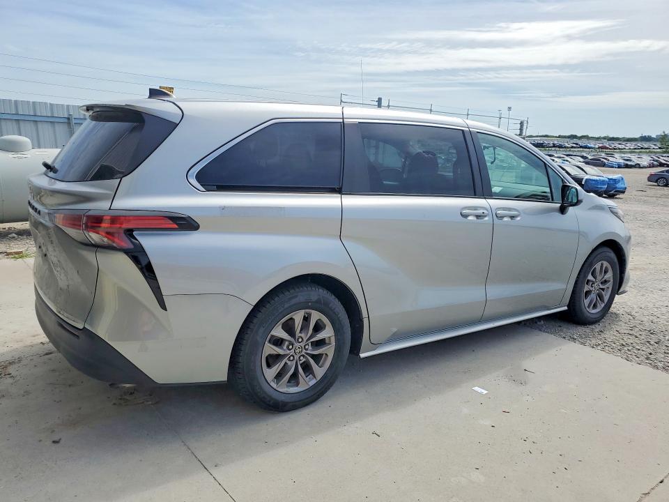2022 Toyota VIN 5TDKSKFC6NS062927 COPART salvage auction — MINOR DENT/SCRATCHES, Salvage Title, sold $10,300 on 2026-07-20 (photo 3)