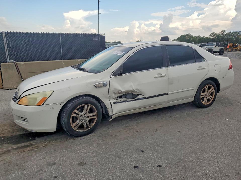 2007 Honda Accord VIN JHMCM56317C009636 COPART salvage auction — SIDE, FL - CERT OF TITLE SLVG REBUILDABLE, sold $375 on 2026-07-09 (photo 1)