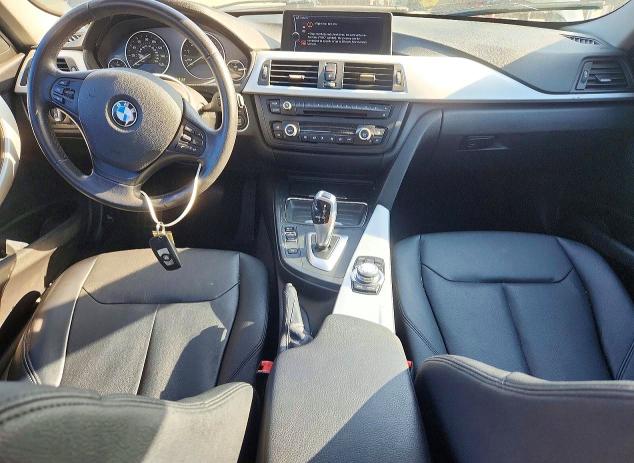 2013 BMW 3er VIN WBA3B5C58DF597992 COPART salvage auction — NORMAL WEAR, Tx - Certificate Of Title, sold $400 on 2026-07-02 (photo 8)