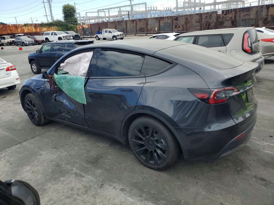 2024 Tesla Model y VIN 7SAYGDED1RF008207 COPART salvage auction — SIDE, Ca - Dis/Dlr/Exp Only Clean Title (P), sold $10,700 on 2026-07-29 (photo 2)