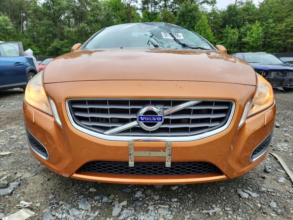2013 Volvo VIN YV1612FS6D2198728 COPART salvage auction — ROOF, MD - CERT OF SALVAGE > 75% DAMAGE, sold $950 on 2026-07-02 (photo 5)