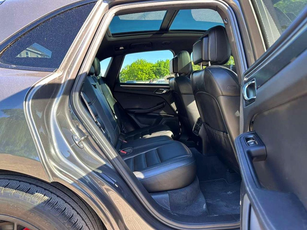 2018 Porsche Macan VIN WP1AG2A59JLB62102 COPART salvage auction — Minor Dent/Scratches, MT - CERTIFICATE OF TITLE, sold $11,700 on 2026-07-01 (photo 7)
