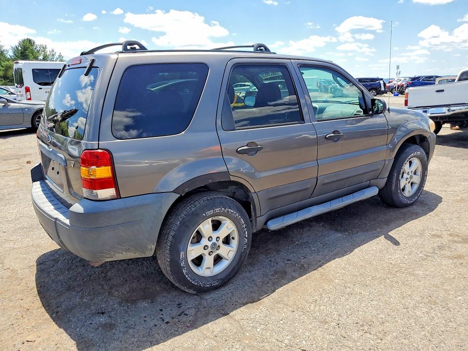 2005 Ford Escape VIN 1FMYU93175KD99593 COPART salvage auction — ENGINE BURN, PA - CERT OF SALV-R=RECONSTRUCTED, sold $400 on 2026-07-02 (photo 3)