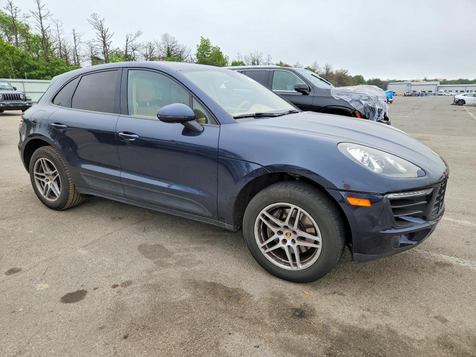 2017 Porsche Macan VIN WP1AA2A58HLB02677 COPART salvage auction — MECHANICAL, NY - CERTIFICATE OF TITLE, sold $7,400 on 2026-07-08 (photo 4)