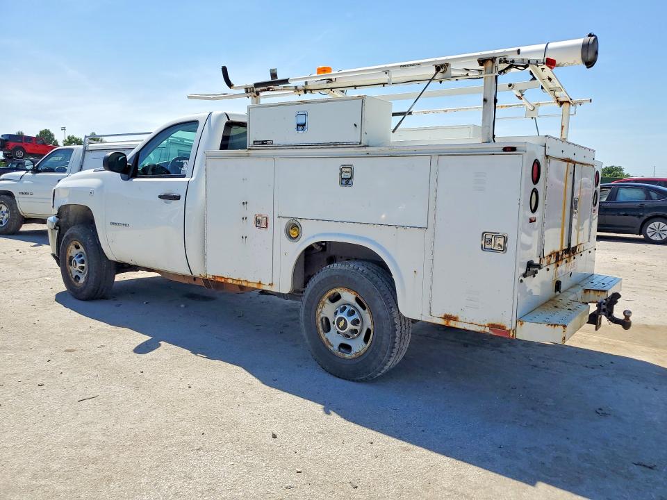 2013 Chevrolet VIN 1GB0KVCG4DF136848 COPART salvage auction — MINOR DENT/SCRATCHES, Il - Certificate Of Title, sold $2,300 on 2026-07-10 (photo 2)
