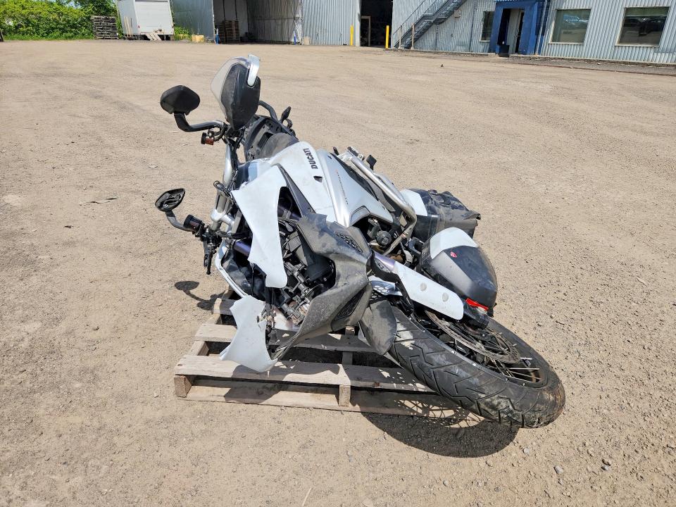 2023 Ducati Multistrada VIN ZDMAALVW8PB015364 COPART salvage auction — FRONT END, Qc - Irrecuperable, sold $4,100 on 2026-08-18 (photo 2)
