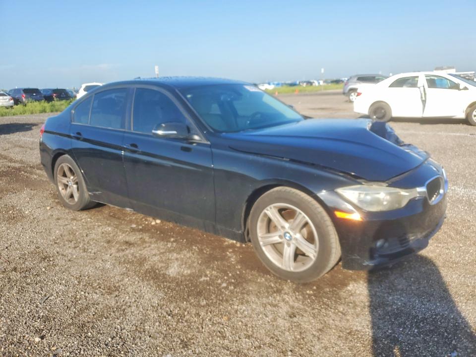 2013 BMW 3er VIN WBA3A5C59DF358535 COPART salvage auction — FRONT END, Fl - Cert Of Title Slvg Rebuildable, sold $775 on 2026-08-17 (photo 4)
