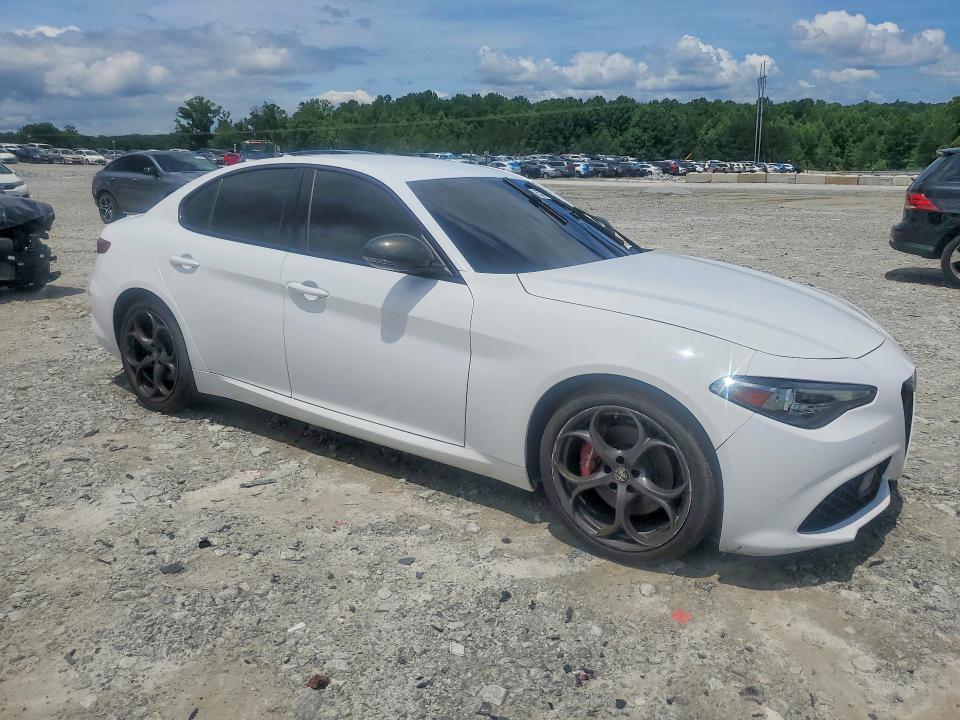2019 Alfa romeo Giulia VIN ZARFANAN0K7599710 COPART salvage auction — MINOR DENT/SCRATCHES, Az - Cert Of Title - Salvage, sold $8,000 on 2026-07-15 (photo 4)