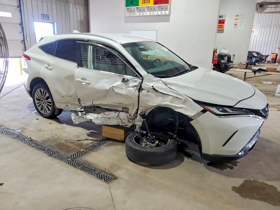 2022 Toyota Venza VIN JTEAAAAH5NJ107098 COPART salvage auction — SIDE, Pa - Certificate Of Salvage, sold $8,300 on 2026-07-20 (photo 4)