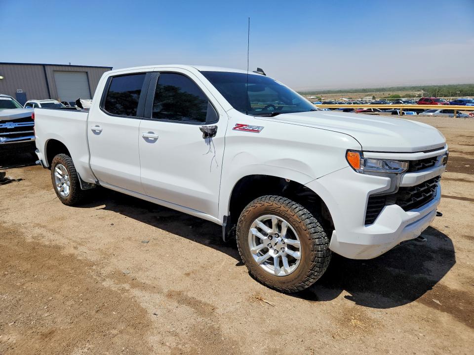2025 Chevrolet Silverado VIN 2GCUKEED3S1176181 COPART salvage auction — Side, St - Salvage Title, sold $20,300 on 2026-09-24 (photo 4)